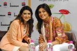 Sushmita sen unveils pooja makhija_s book Eat Delete in Delhi on 26th June 2012 (11).jpg